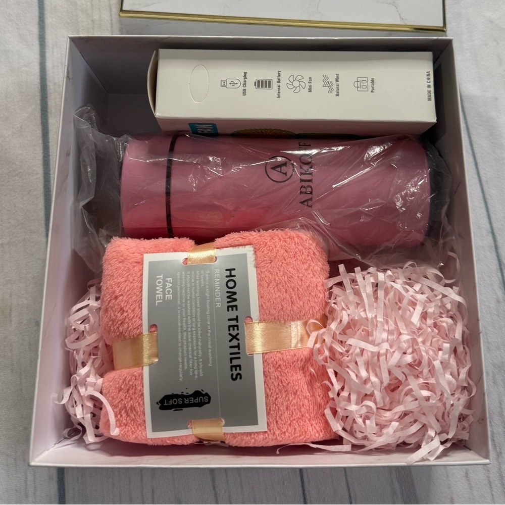 Pink ABIKOFF Gift Set with Thermos and Fan - Picture 7 of 7